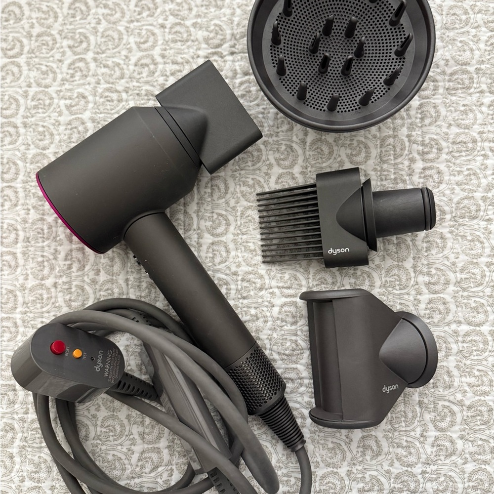 Dyson Supersonic Hair Dryer in Black and Pink